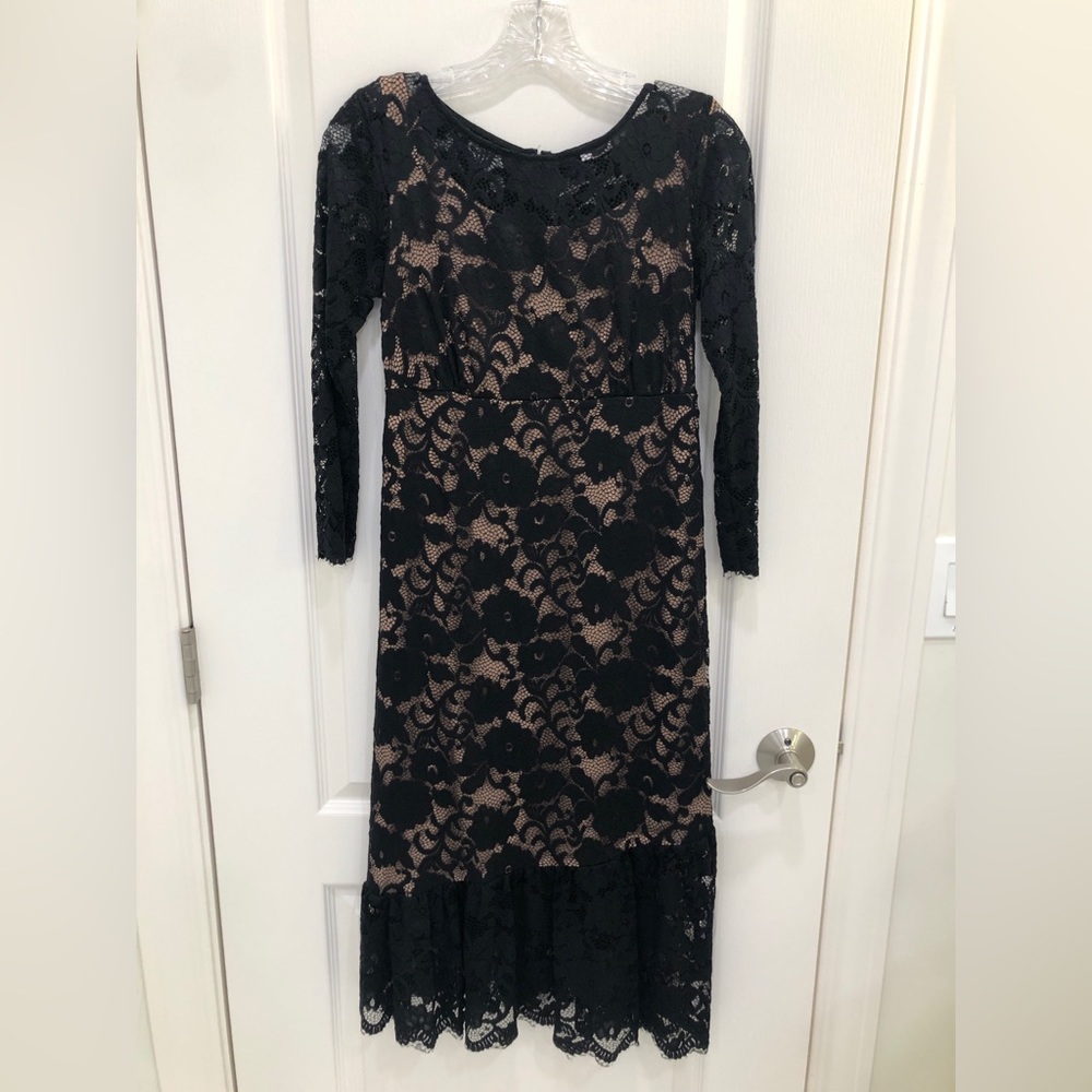 Ingrid & Isabel Flounce Hem Lace Maternity Dress